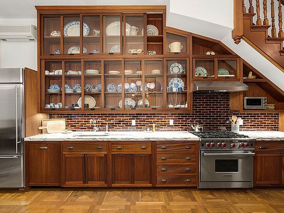 3rd image of 360 W 121st St