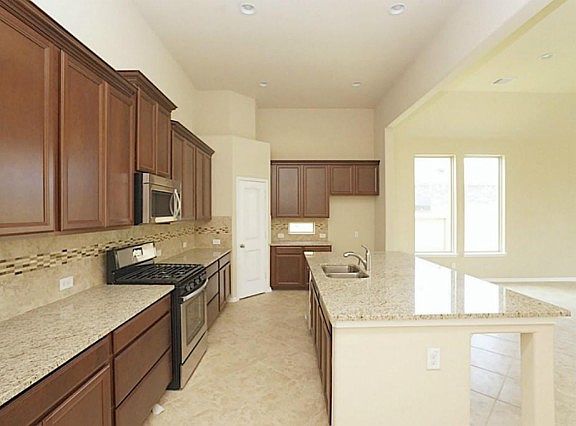 4th image of 211 Auburn Shores Ct