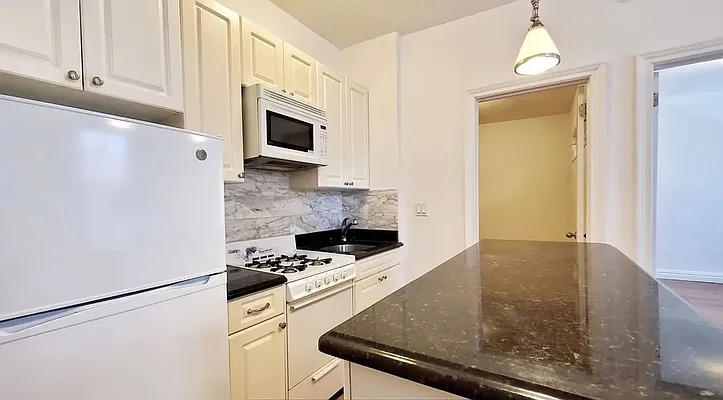Rented by CitySites Real Estate Group | media 2