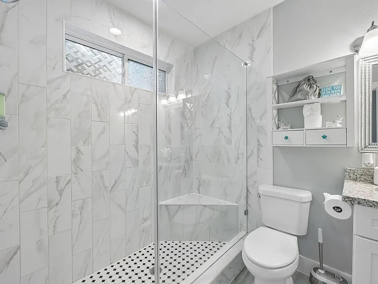 1022 Avenue L — Photo 24