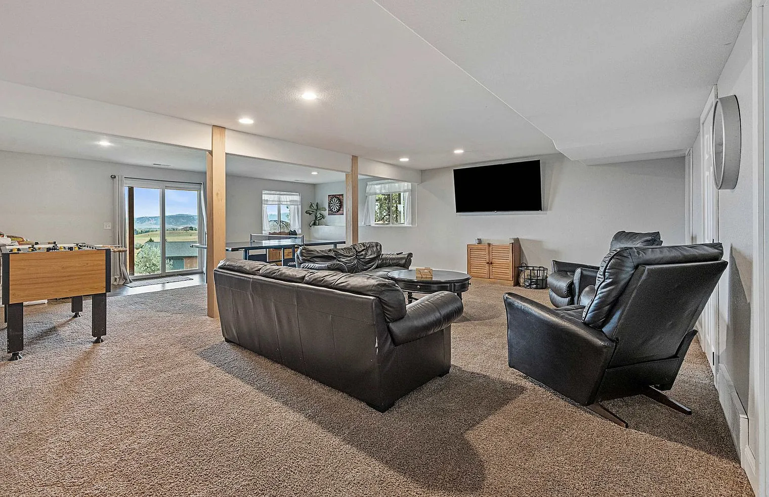 6 bed, 3.0 bath, 2992 sqft, $6,988 — Photo 3