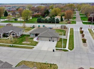 1516 Meadow Rd, Grand Island, NE 68803