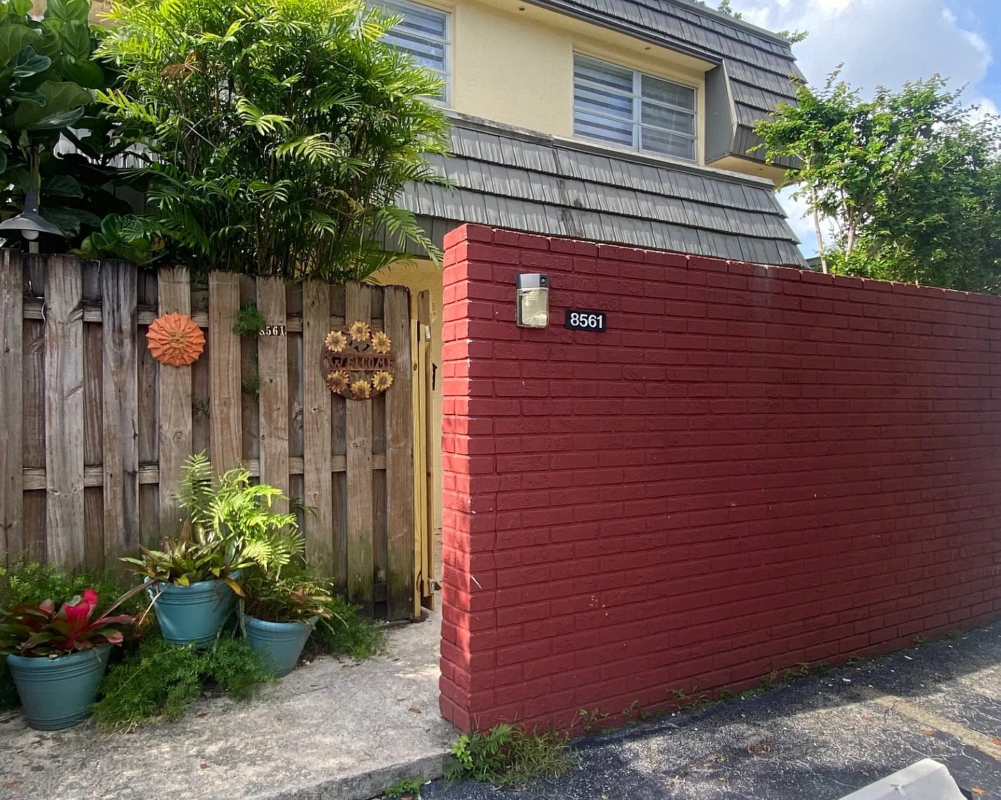 3 bed, 2.5 bath, 1582 sqft, $3,200 — Photo 1
