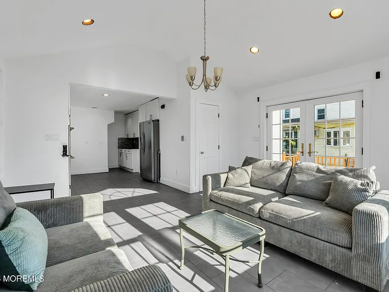 3 Royal Pl — Photo 13