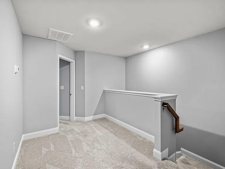2570 Castellan Dr — Photo 24
