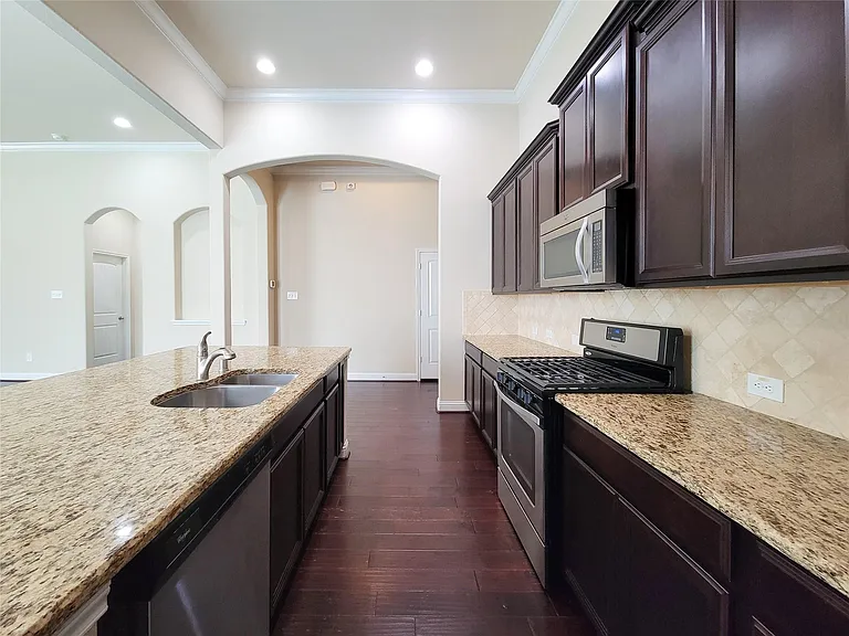 4102 Astoria Manor Ln — Photo 11