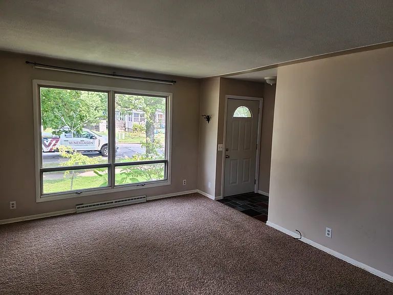 1240 Grant Ave — Photo 5