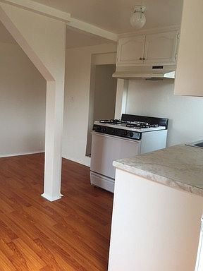 3rd image of 1105 1/4 N Rowan Ave