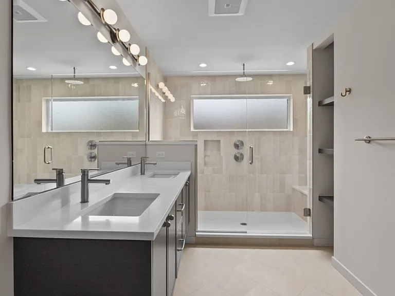 2509 N 42nd St — Photo 16
