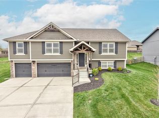 1706 Sycamore Rdg, Kearney, MO 64060