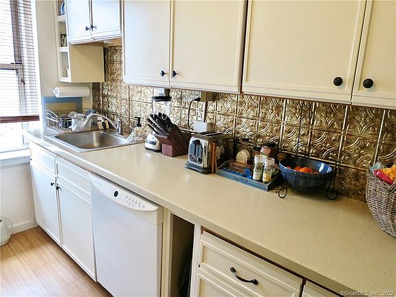 4th image of 112 Summer St #3A