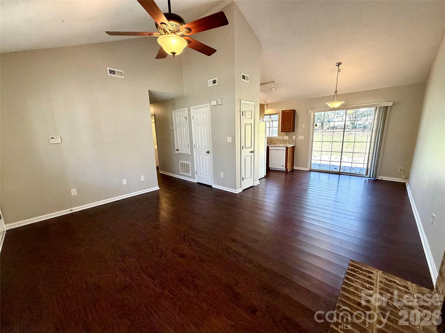 3 bed, 1.5 bath, 1048 sqft, $1,700 — Photo 4