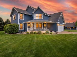 403 Creekwood Dr, Valparaiso, IN 46383