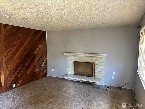 3rd image of 19413 Crescent Drive E