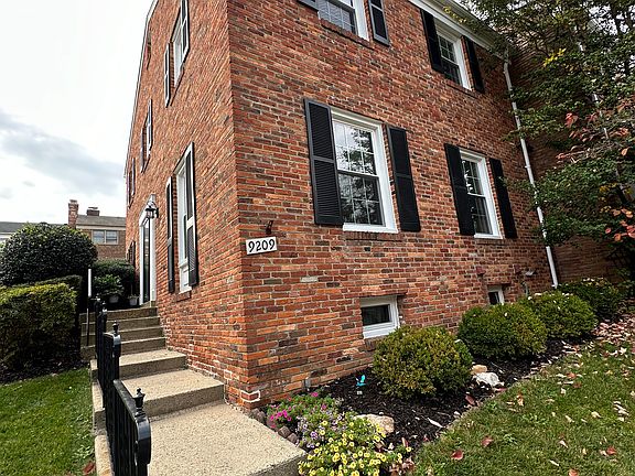 2nd image of 9209 Graceland Pl
