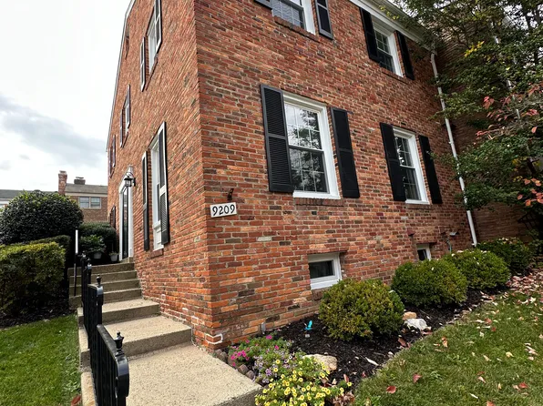 9209 Graceland Pl, Fairfax, VA 22031