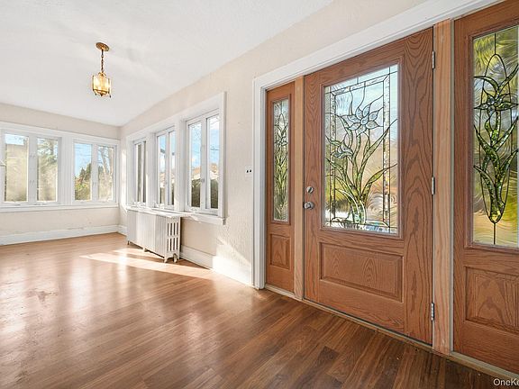 3rd image of 90 Rosedale Avenue