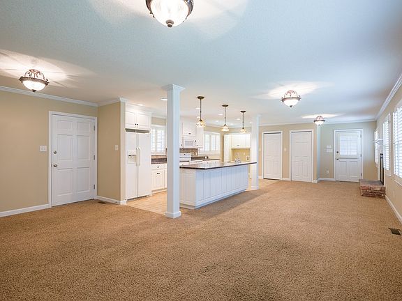 4th image of 2310 Park Ln