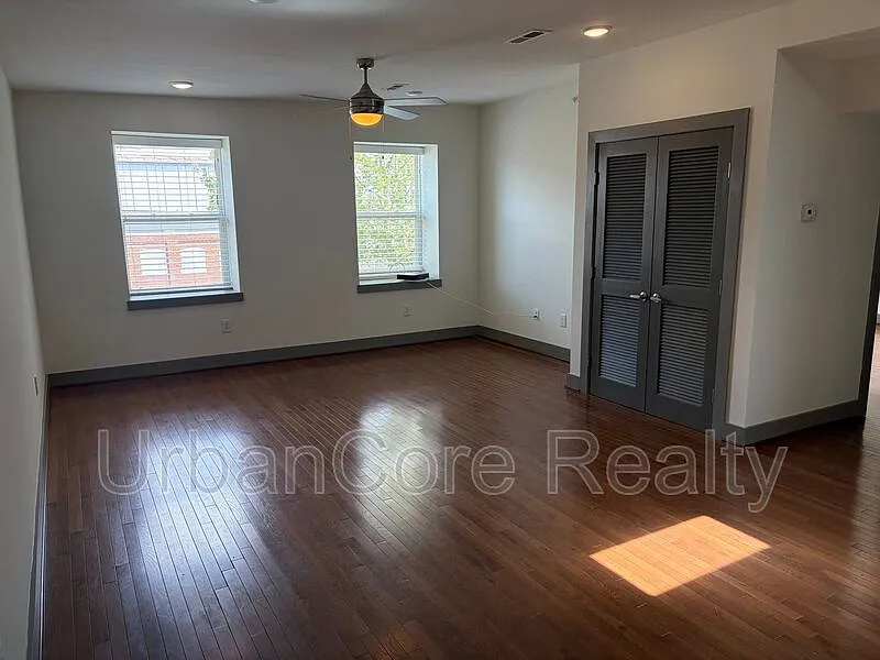 2 bed, 1.0 bath, 864 sqft, $1,749 — Photo 3