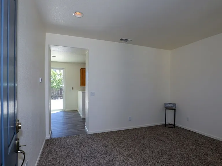 468 Beckman Way — Photo 3