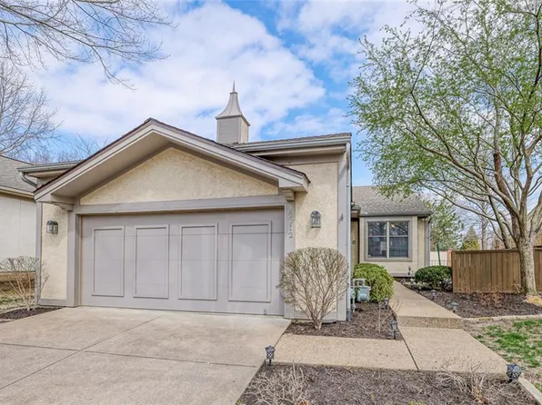 12712 Cambridge Ln, Leawood, KS 66209