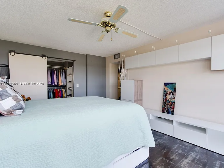 400 Leslie Dr #831 — Photo 30