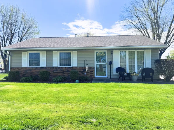 1056 Delwood Dr, Mooresville, IN 46158