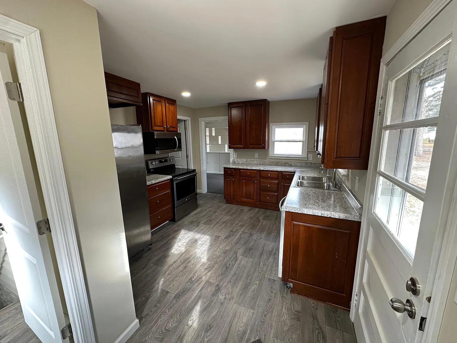 9875 Midland Rd — Photo 1