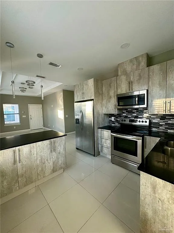 3 bed, 2.0 bath, 1150 sqft, $1,250 — Photo 4