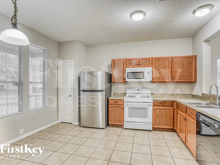 6331 Scotchwood Dr — Photo 8