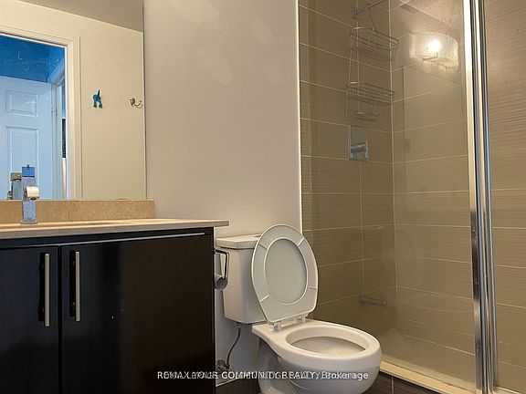 4th image of 7161 Yonge St #2231