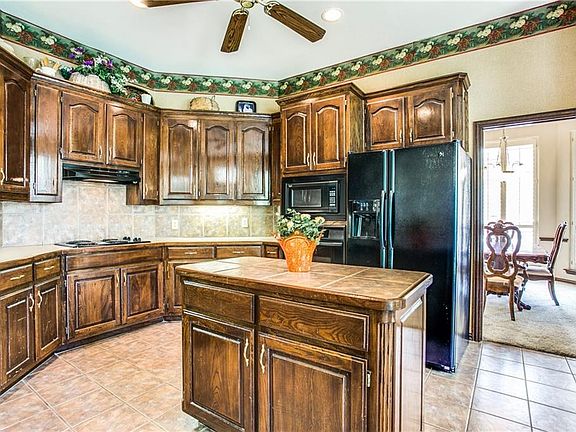3rd image of 6220 Summergrove Dr