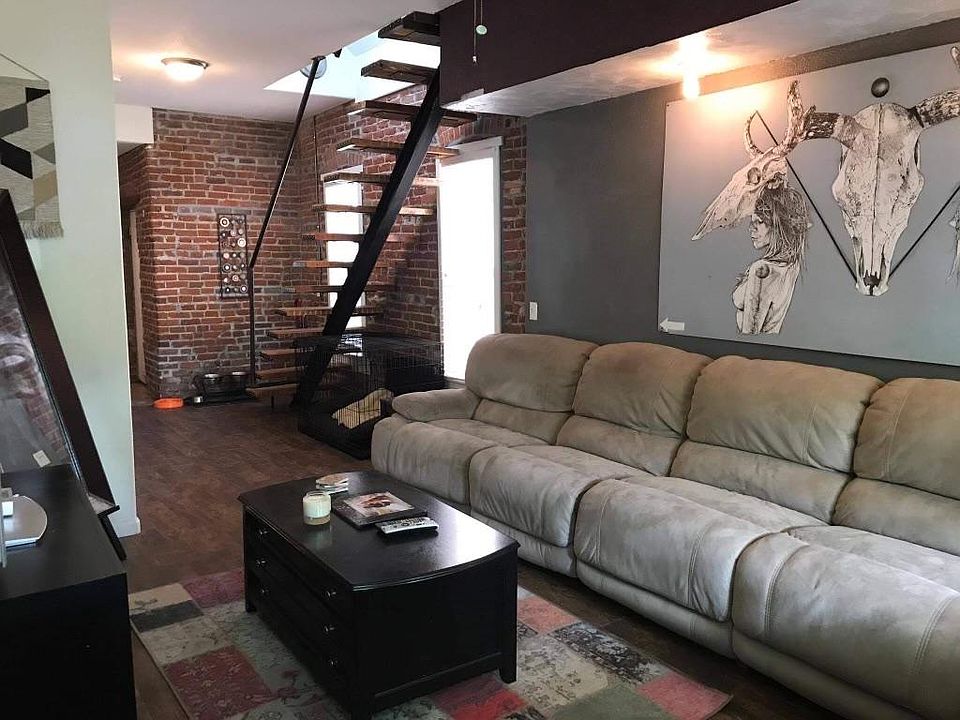 1st image of 825 Mariposa St