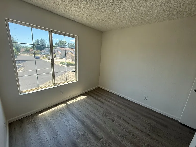 131 Glasgow Way — Photo 59