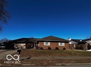4620 Woodcrest Dr, Columbus, IN 47203