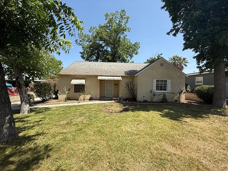 1333 E Colton Ave — Photo 18