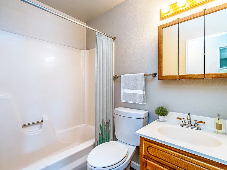 Toledo_2Bedroom_Bathroom