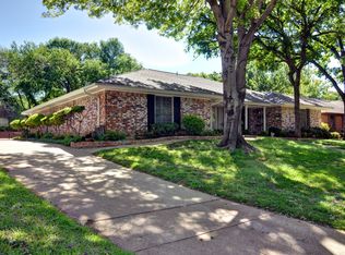 2215 Prestonwood Dr, Arlington, TX 76012