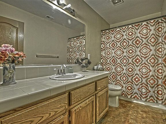 5th image of 613 Hartlepool Ave