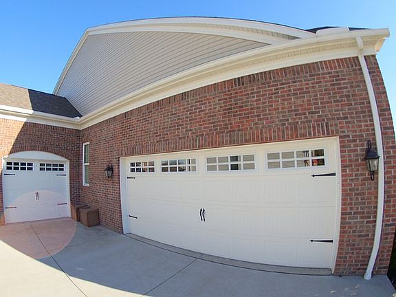 3rd image of 9388 Grace Dr
