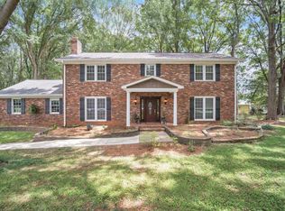 107 Maple Rock Ct, Simpsonville, SC 29681