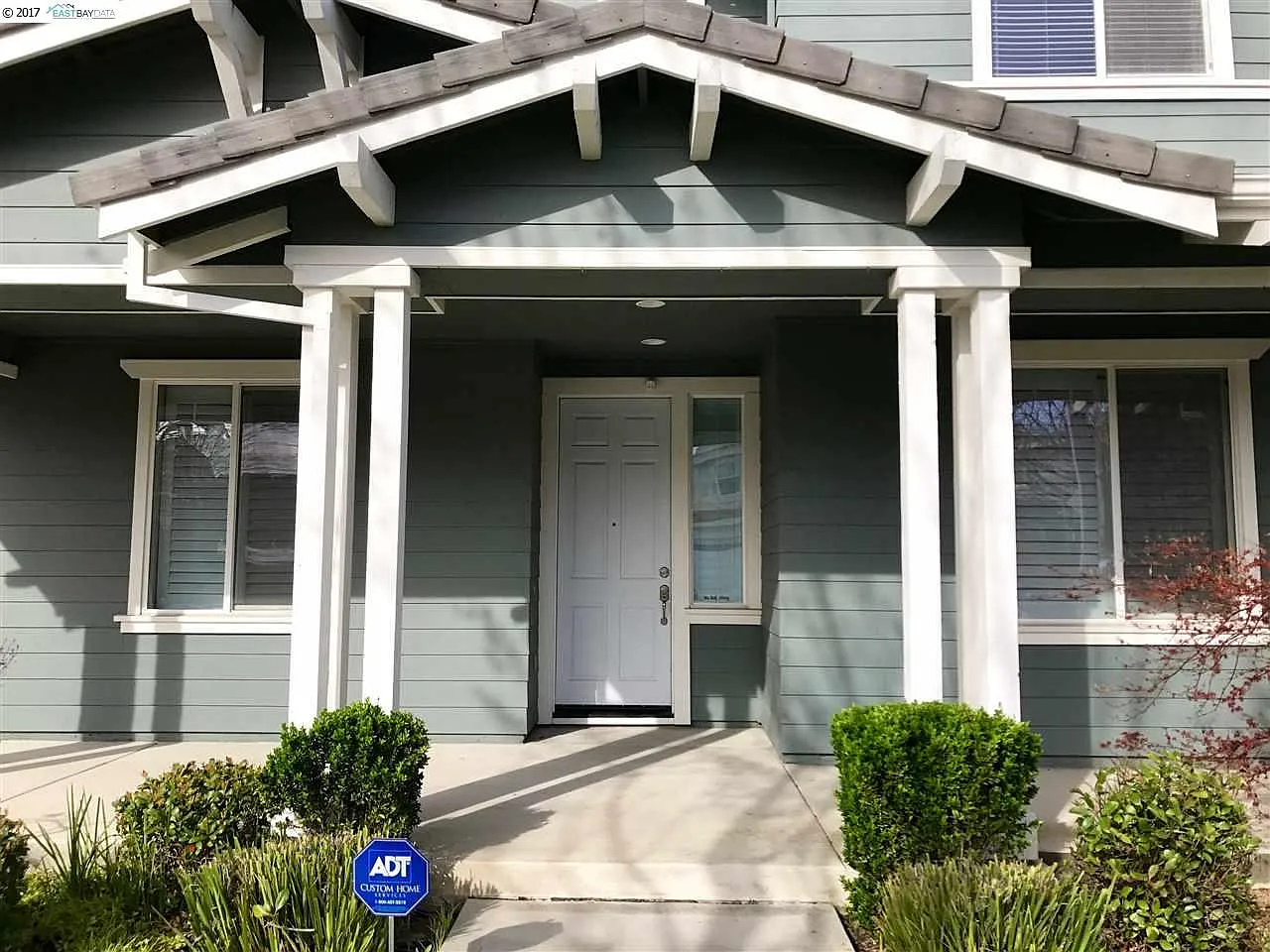 405 Roundhill Dr photo 1