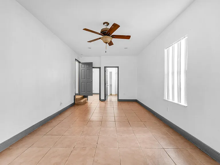 124 SW 10th Ave — Photo 11