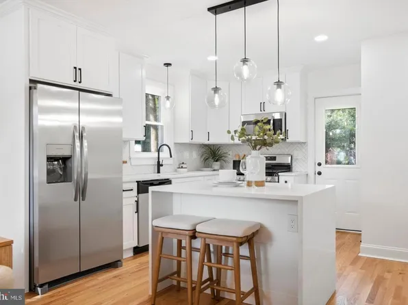 9424 Colesville Rd, Silver Spring, MD 20901