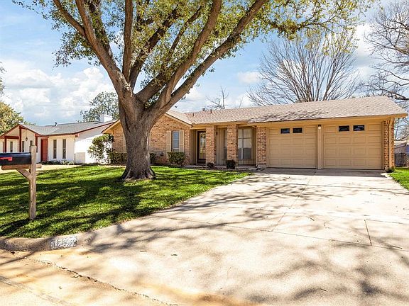 Driveway big enough for your friends and family to park on!