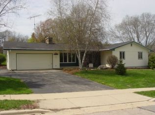 209 S Prairie Ave, Deerfield, WI 53531