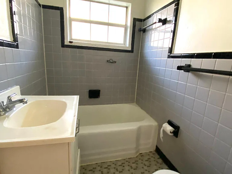 893 Greenwood Ave NE #10 — Photo 6
