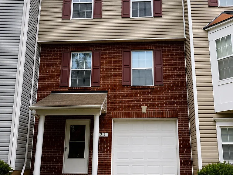 6724 Darkwood Ct — Photo 1