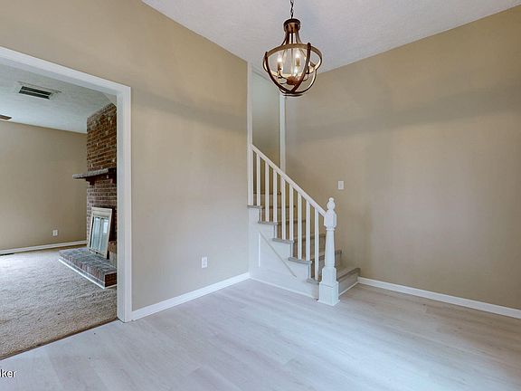 2nd image of 106 Riddle St