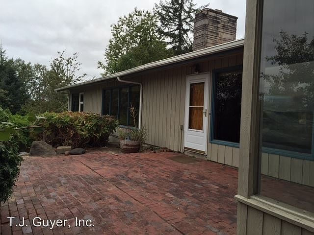 2nd image of 123 SE 16th St